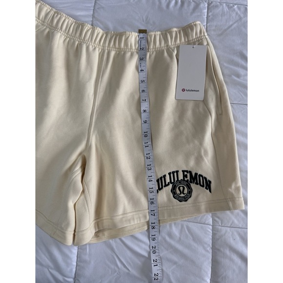 New Lululemon Scuba Oversized MR Short 7" Graphic Women's Size XL Buttercream - Picture 5 of 13
